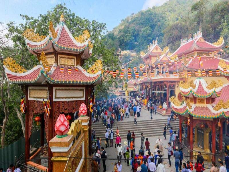Lễ chùa đầu năm