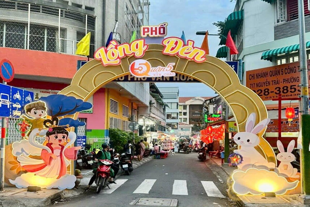 Phố lồng đèn Lương Nhữ Học - Địa điểm đi chơi Trung thu ở Sài Gòn nổi tiếng