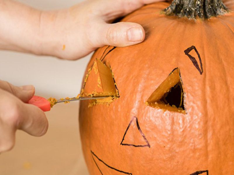 Top 8 trò chơi lễ hội Halloween vui nhộn, dễ tổ chức tại văn phòng 13 Khắc bí ngô
