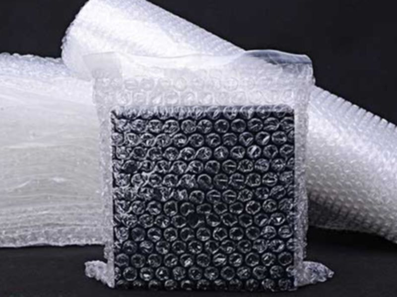 So sánh giấy tổ ong và bóng khí - Giải pháp đóng gói tối ưu 10 Sử dụng giấy tổ ong và xốp hơi đúng cách