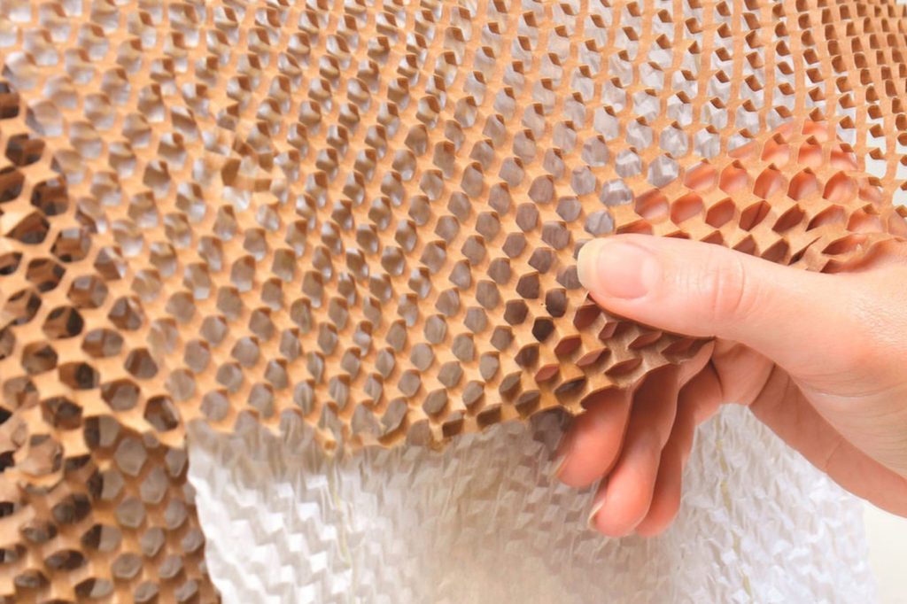 So sánh giấy tổ ong và bóng khí - Giải pháp đóng gói tối ưu 11 giấy tổ ong và bóng khí